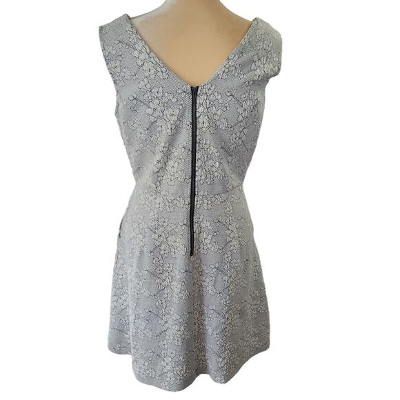 Anthropologie Tabithia Teahouse Sleeveless Textured Floral Pattern Dress Size 10 - Picture 6 of 7